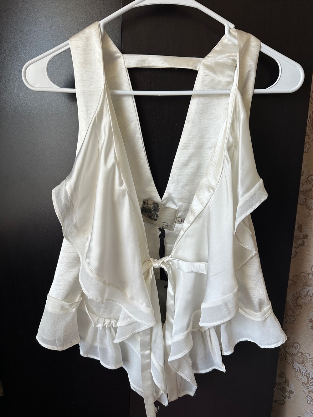 Sleeveless White Y2K -Style tie front Vest size small